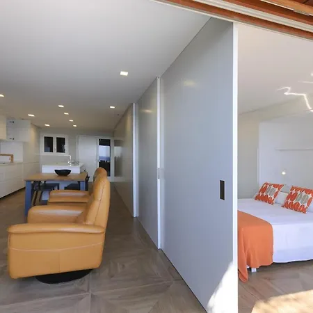 Lets Holidays Modern Sea Views Apartment *